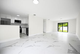 Building Photo - 100 SW 7th St