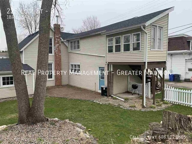 Building Photo - 223 Lodi St