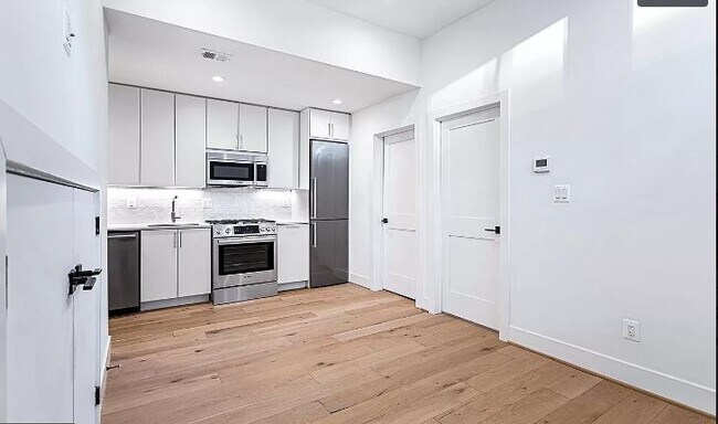 kitchen, door view - 2905 Georgia Ave NW