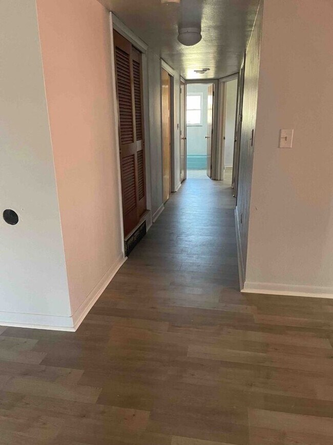 Foto del edificio - Spacious 2 bed one bath