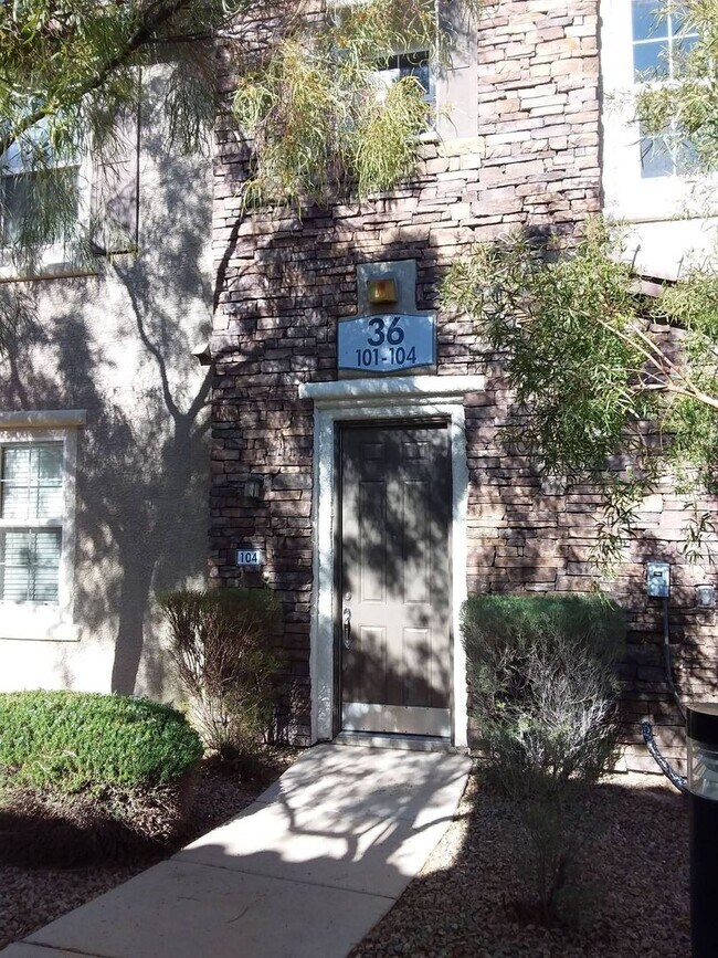 Building Photo - Mountains Edge - Townhome!