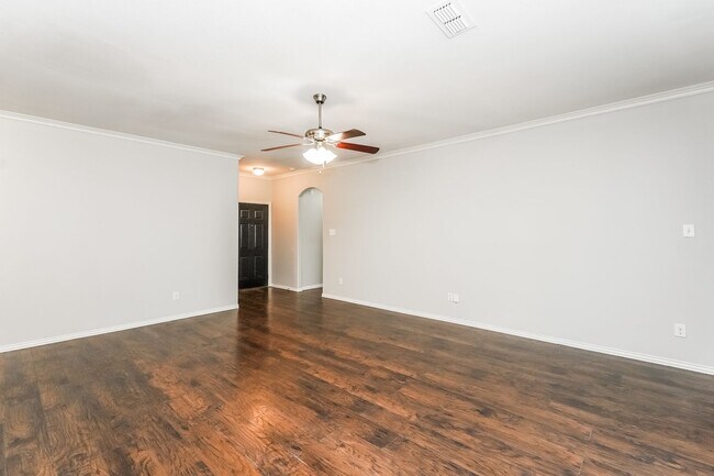 Foto del edificio - Newly Renovated Single Family Home | 4 BR/2BA | Oversized yard