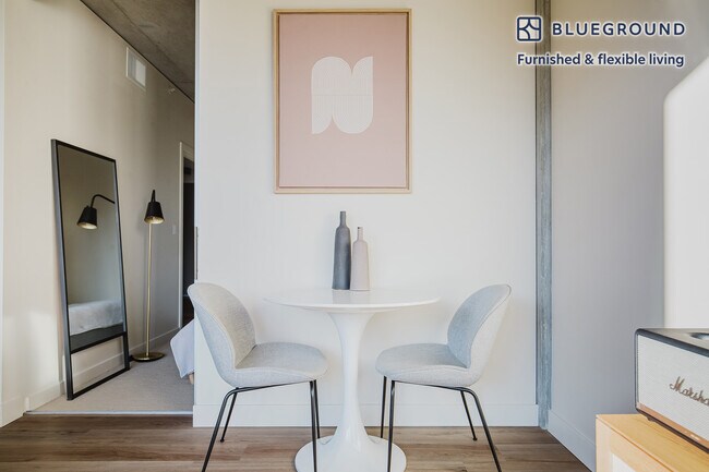 Foto del edificio - 11011 NE 9th St