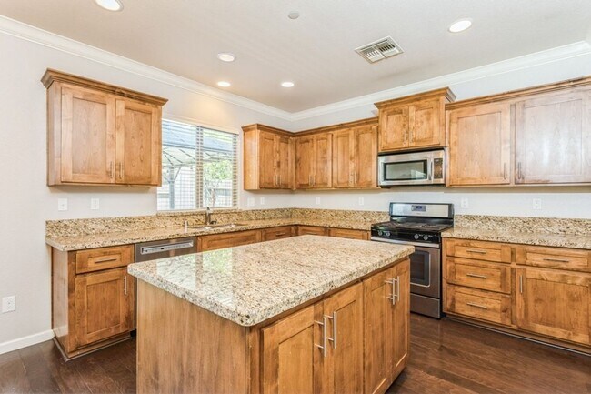 Foto del edificio - Gorgeous Roseville Home in Gated Community!
