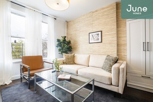 Building Photo - ROOM ONLY in 4-bed/1.0-bath Home