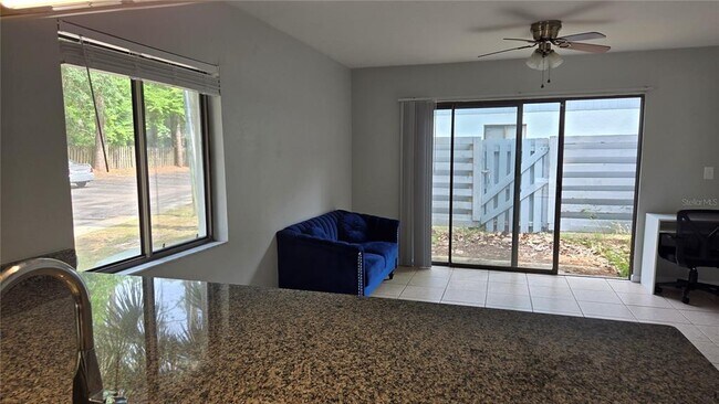 Building Photo - 3600 SW 19th Ave