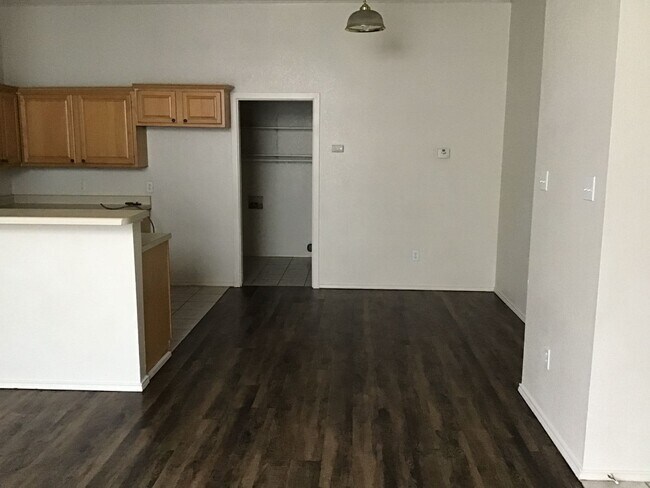 Foto del edificio - COMING SOON - 3/2 Near Main Street