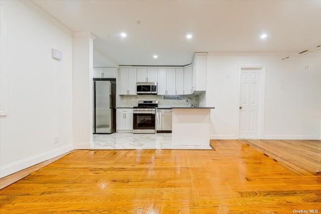 Building Photo - 1218 E 84th St