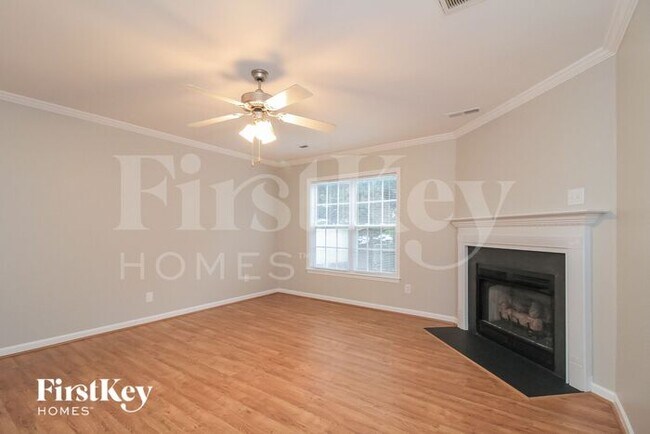 Foto del edificio - 6135 Birkdale Dr
