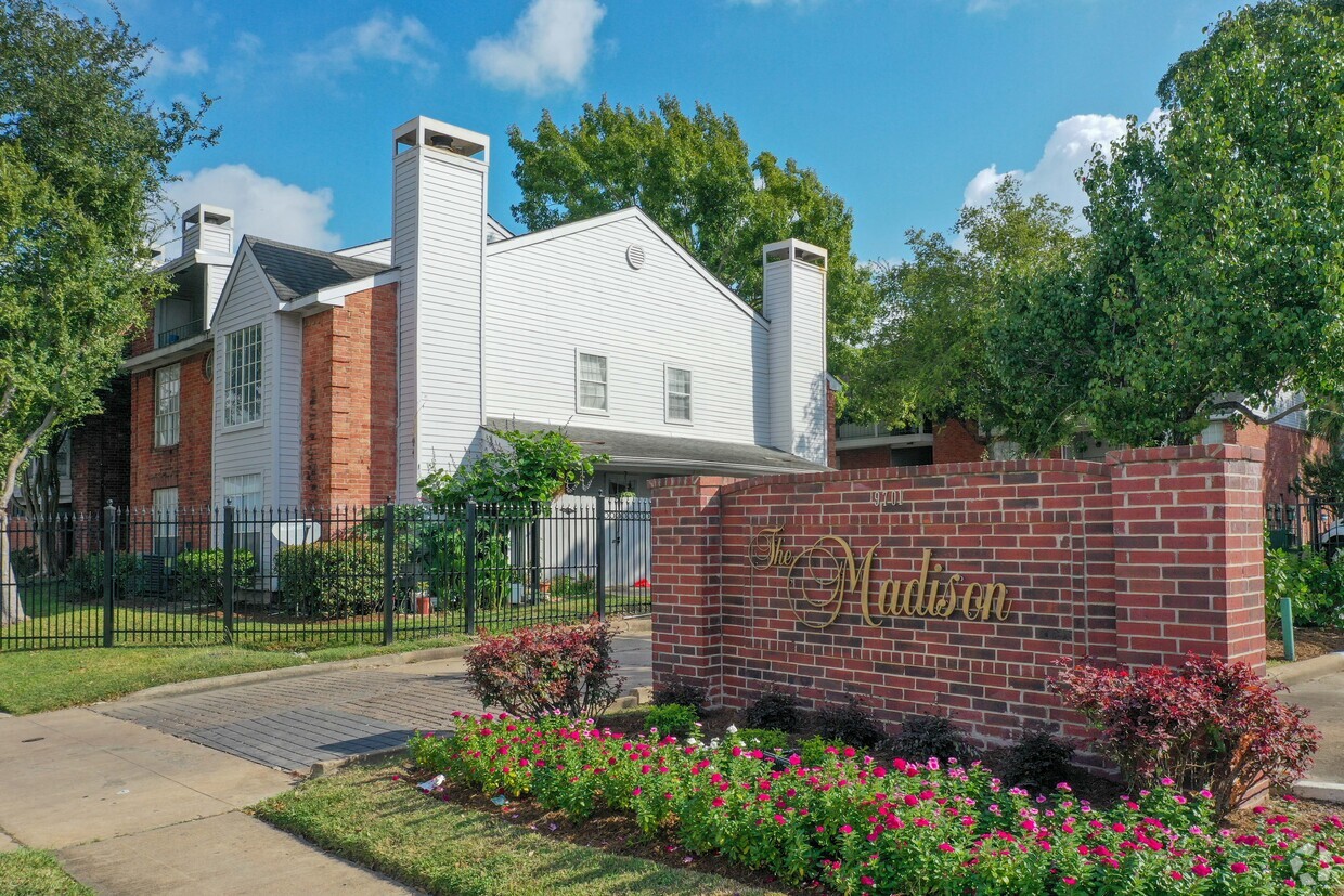 Primary Photo - MADISON APARTMENTS