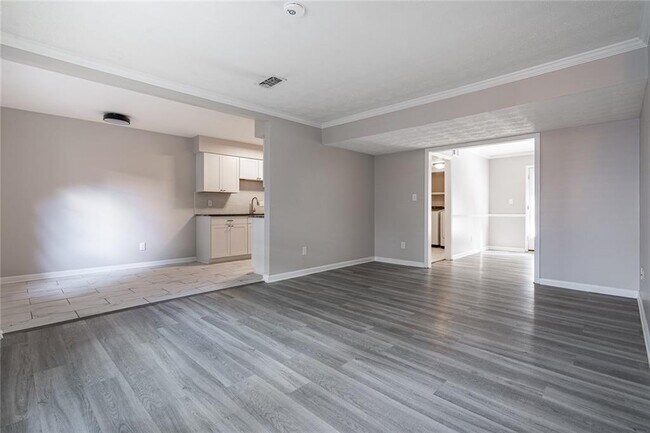 Foto del edificio - 5004 Meadow Ln