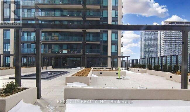 Photo du bâtiment - 1926 Lake Shore Blvd W