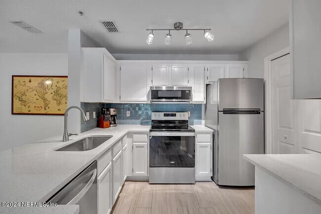 Foto del edificio - 7701 Timberlin Park Blvd