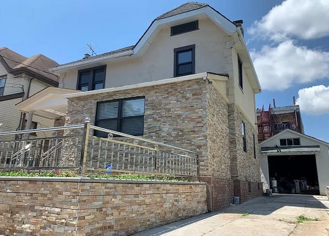 Building Photo - 70 Bodine St