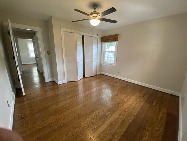 Foto del edificio - 2211 Wendell Ave