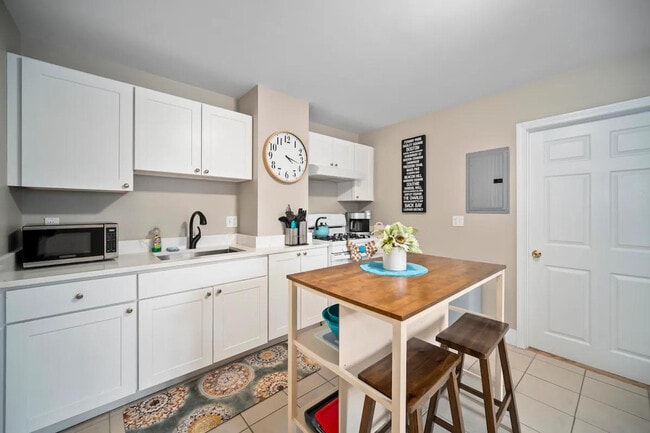 Building Photo - 4 Baldwin Pl