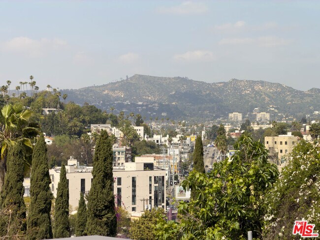 Foto del edificio - 845 N La Fayette Park Pl