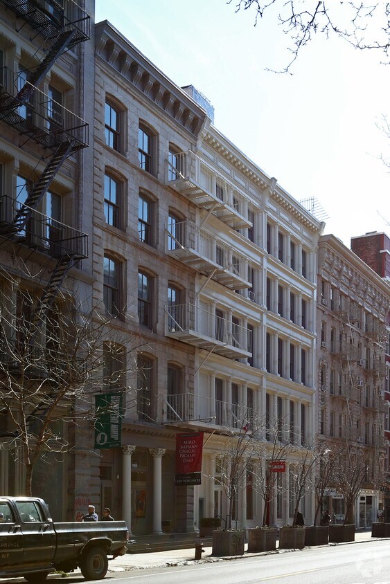 Building Photo - 431 W Broadway