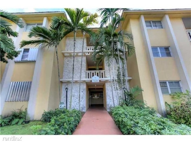 Building Photo - 7430 Miami Lakes Dr