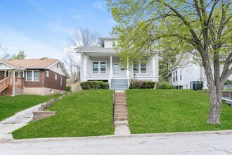Building Photo - 7433 Lynn Ave