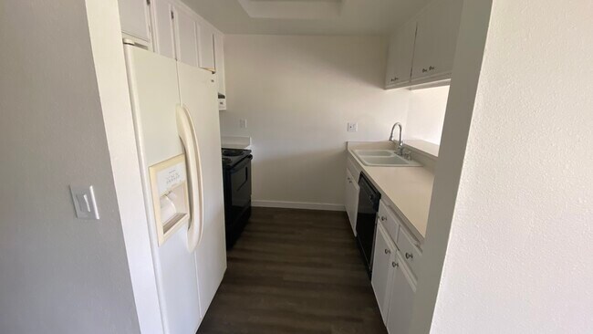 Building Photo - 2507 Navarra Dr