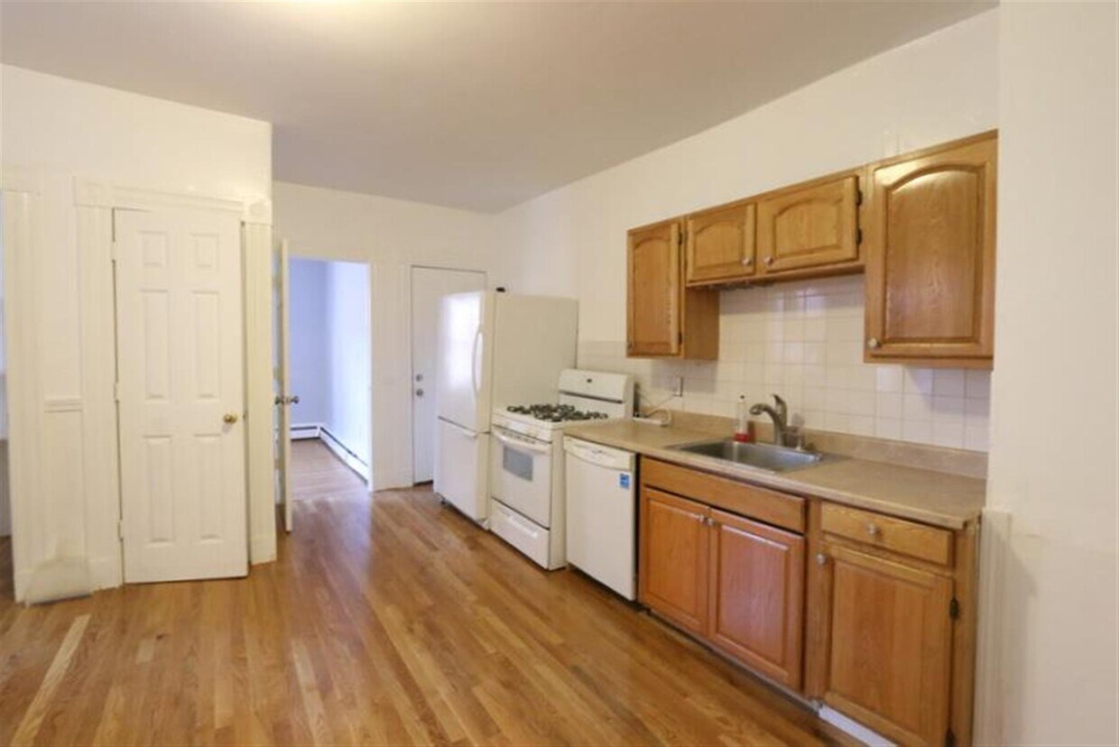 Primary Photo - 117 Harvard St