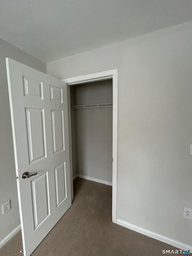Foto del edificio - 138 Hollow Tree Ridge Rd