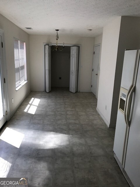 Foto del edificio - 704 Dover Ct
