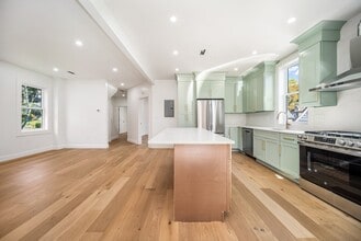 Building Photo - 11 Knollin St