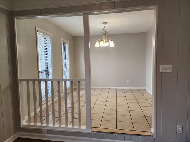 Building Photo - 6916 Sky Ln Dr