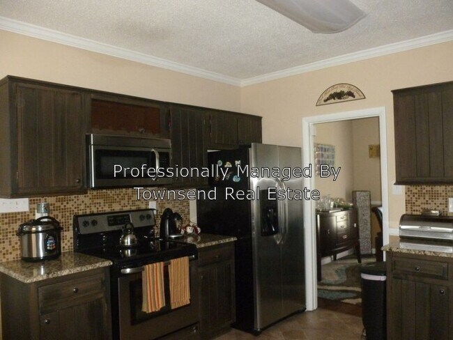 Building Photo - 1601 Boros Dr. Pet-Friendly
