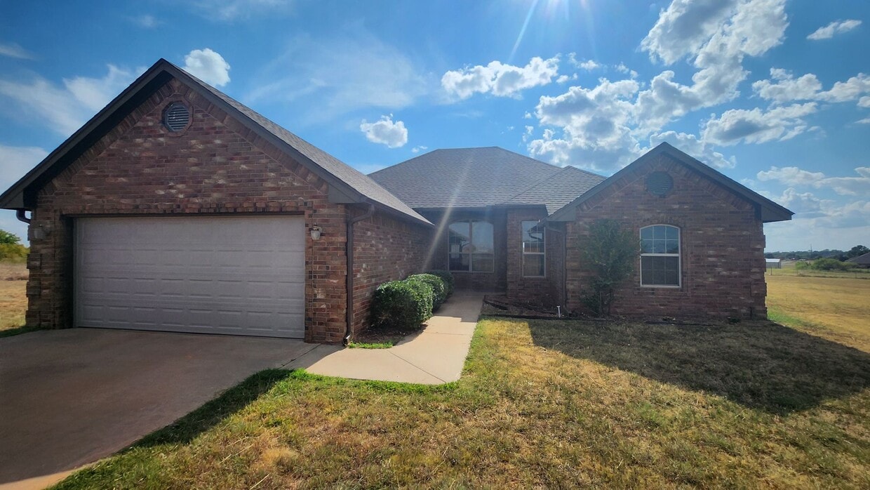 Primary Photo - Country Home in Fletcher, OK