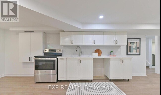 Building Photo - 421 Browndale Crescent