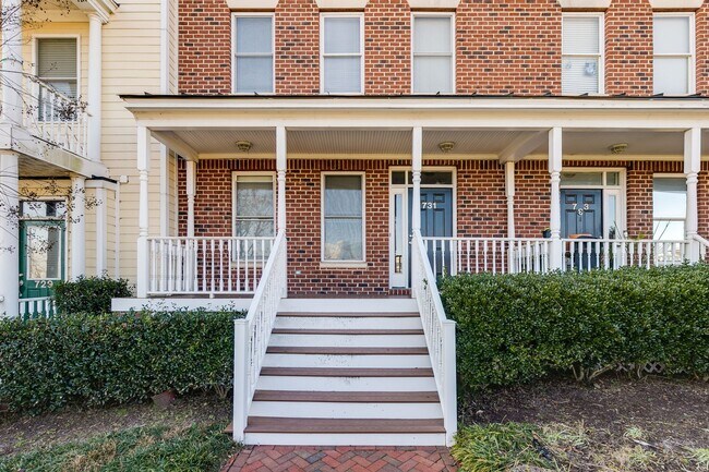 Foto del edificio - 3 Bedroom Townhome in Oregon Hill!
