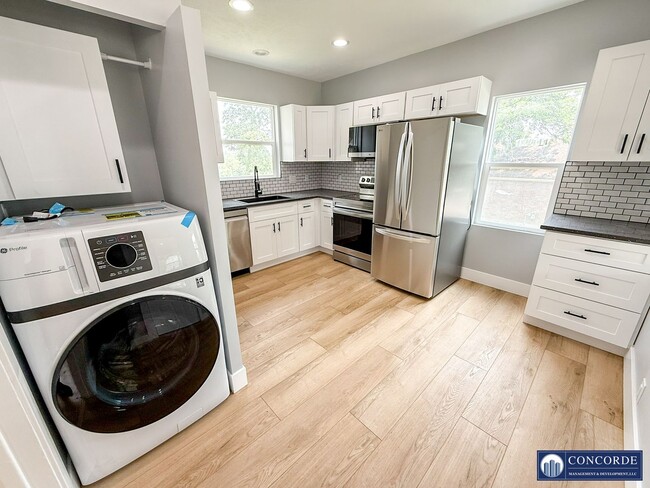 Building Photo - 3210 S 48th St