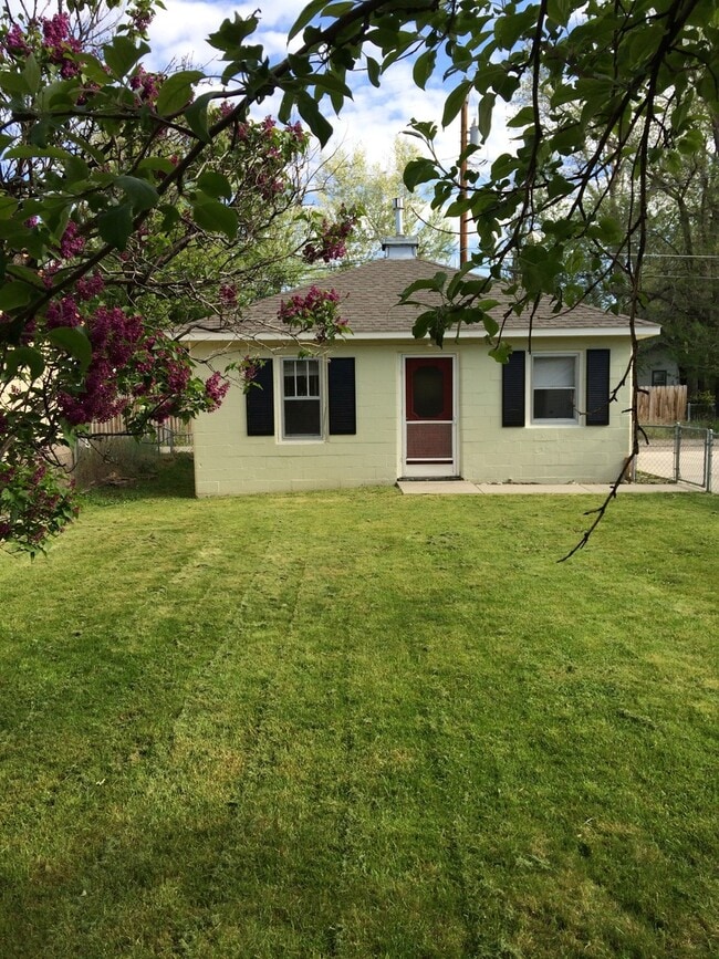 Building Photo - Adorable 1 bedroom house