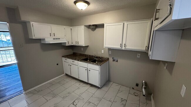 Building Photo - 4264 Double Tree St