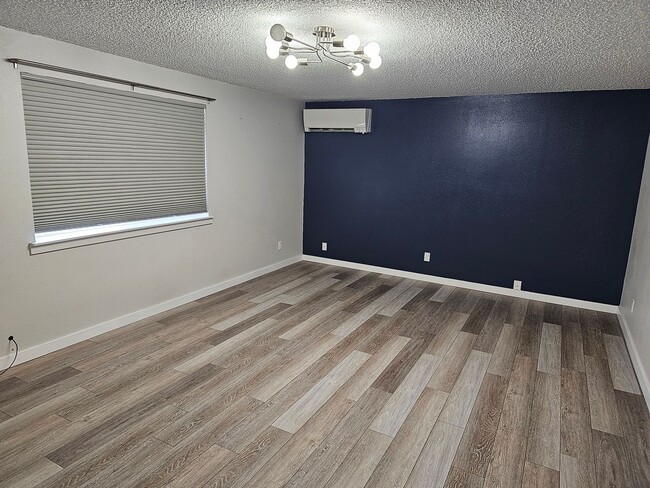 Building Photo - 211 Aquarius Way