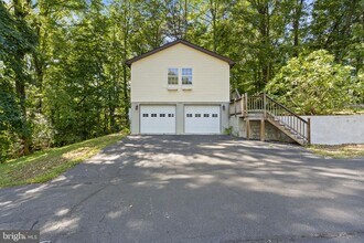 Building Photo - 130 Sunderland Dr