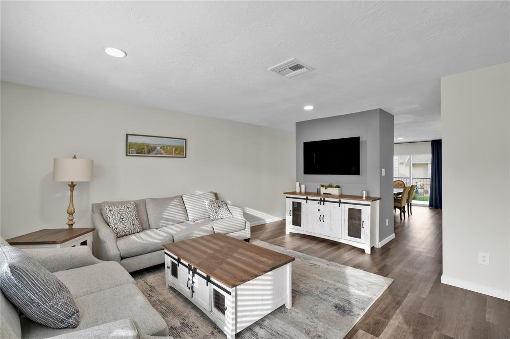 2024 Harbour Dr, Seabrook, TX 77586 Condo for Rent in Seabrook, TX