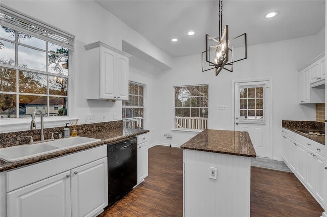 Foto del edificio - 701 Ravensworth Dr