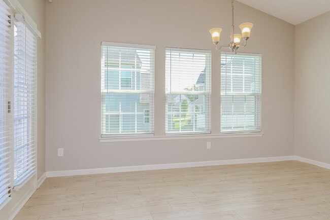 Building Photo - 2212 Ambergate Dr