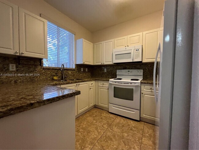 Building Photo - 2708 SE 15th Pl