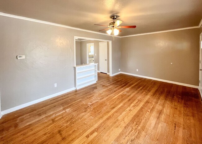 Building Photo - Charming Home Near 15th & Boulevard