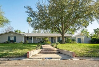 Building Photo - 2022 Elmwood Dr