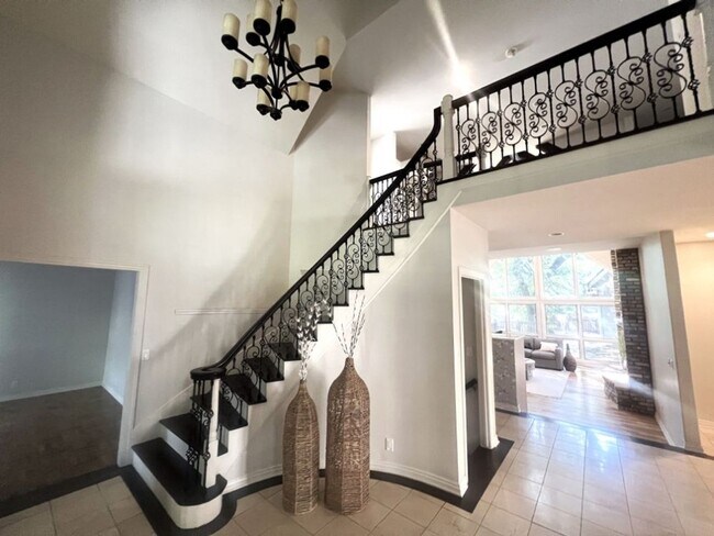 Building Photo - 6400 sq ft RARE Luxury home available for ...