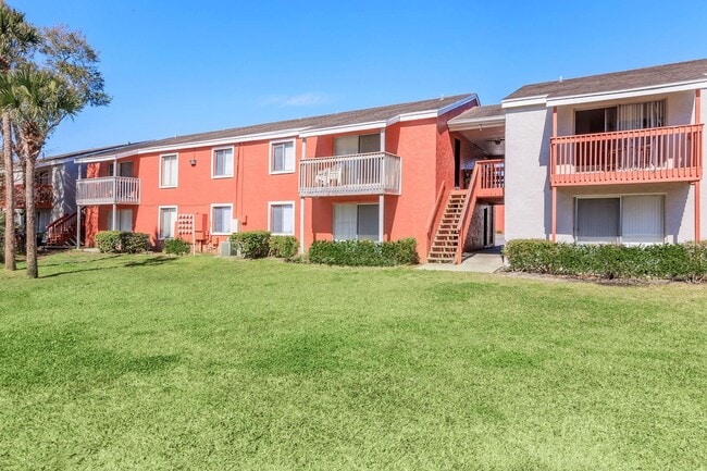 Building Photo - Crown Pointe