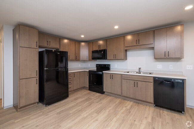 4BR, 2BA - 1,232SF - Kitchen - Lakefield Apartments