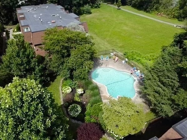 Building Photo - 140 Kenrick St