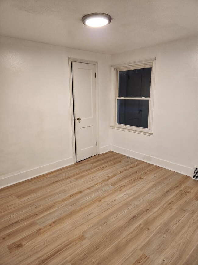 Building Photo - 9350 Whitall Ln